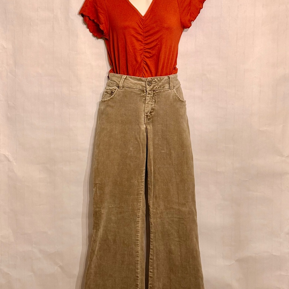 Silver Jeans Wide-Leg Corduroy Trousers in Olive
